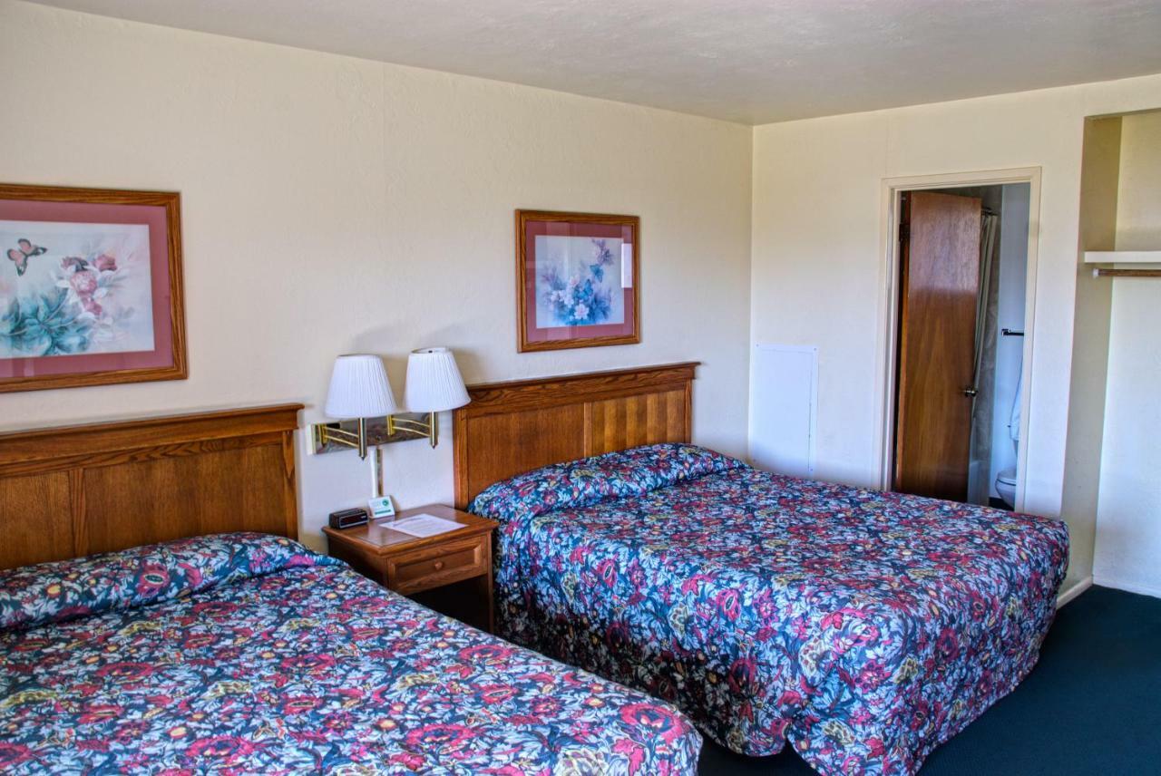 Crescent Beach Motel Crescent City Room photo